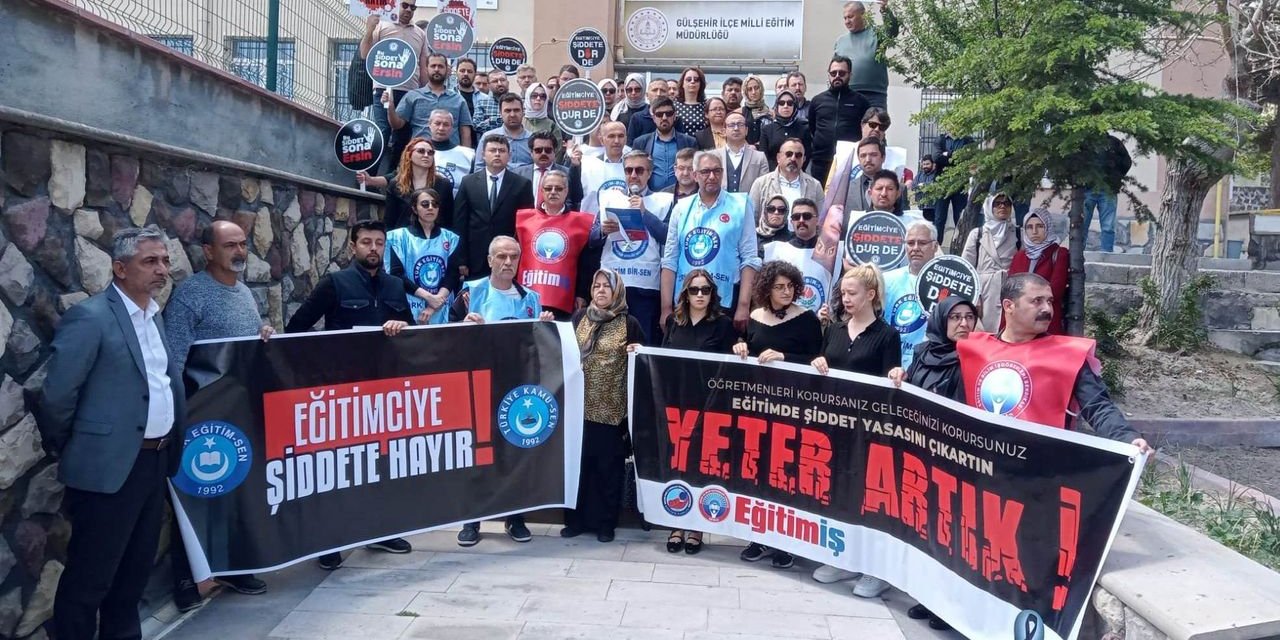 Okulu Basan Veli İki Öğretmeni Darp Etti