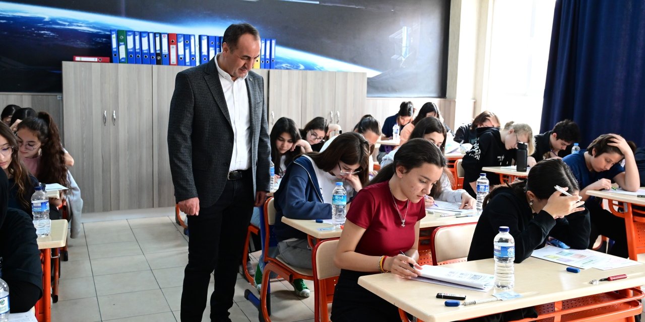 Uşak’ta Gerçeğini Aratmayan LGS Sınavı! 700 Öğrenci Gerçek Sınav Gibi Ter Döktü