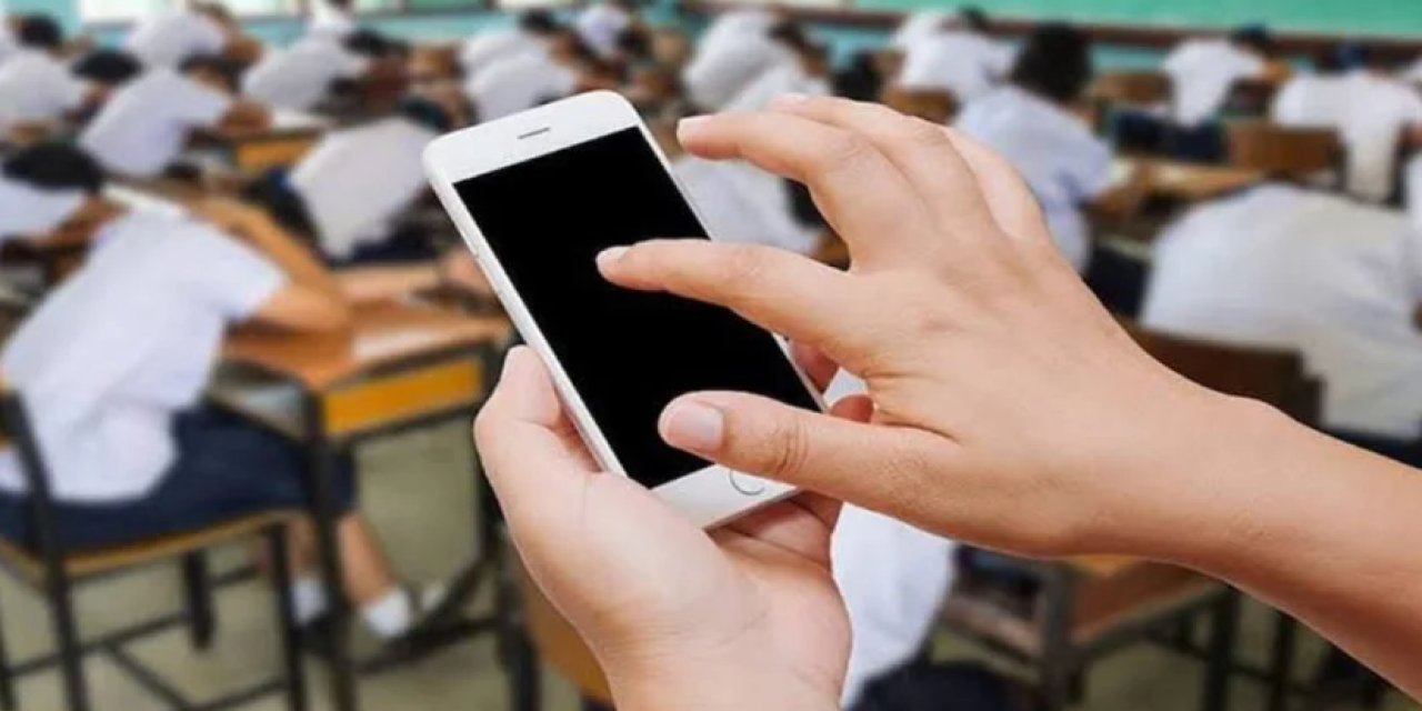 "Öğretmenler Konuşuyor!": Fenomen Öğretmenler Mesleğinin İtibarını Zedeliyor Mu?