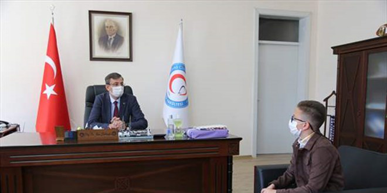 İlkokul Öğrencisine Kahramanlık Belgesi Verildi