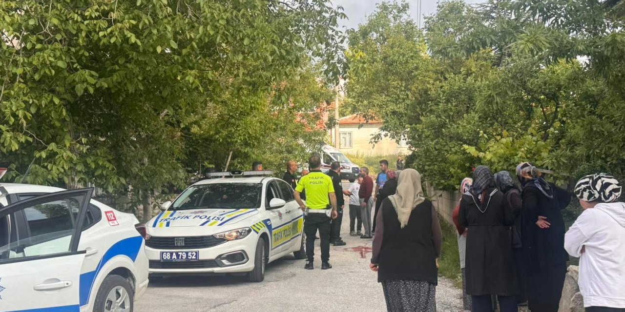 Evinin Önünde Bıçaklı Saldırıya Uğrayan Milli Eğitim Çalışanı Yaşamını Yitirdi