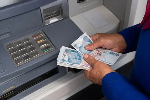 ATM'lerde Tek Banknot Dönemi Başlıyor: ATM’lerde Artık Bu Paralar Kabul Etmeyecek!