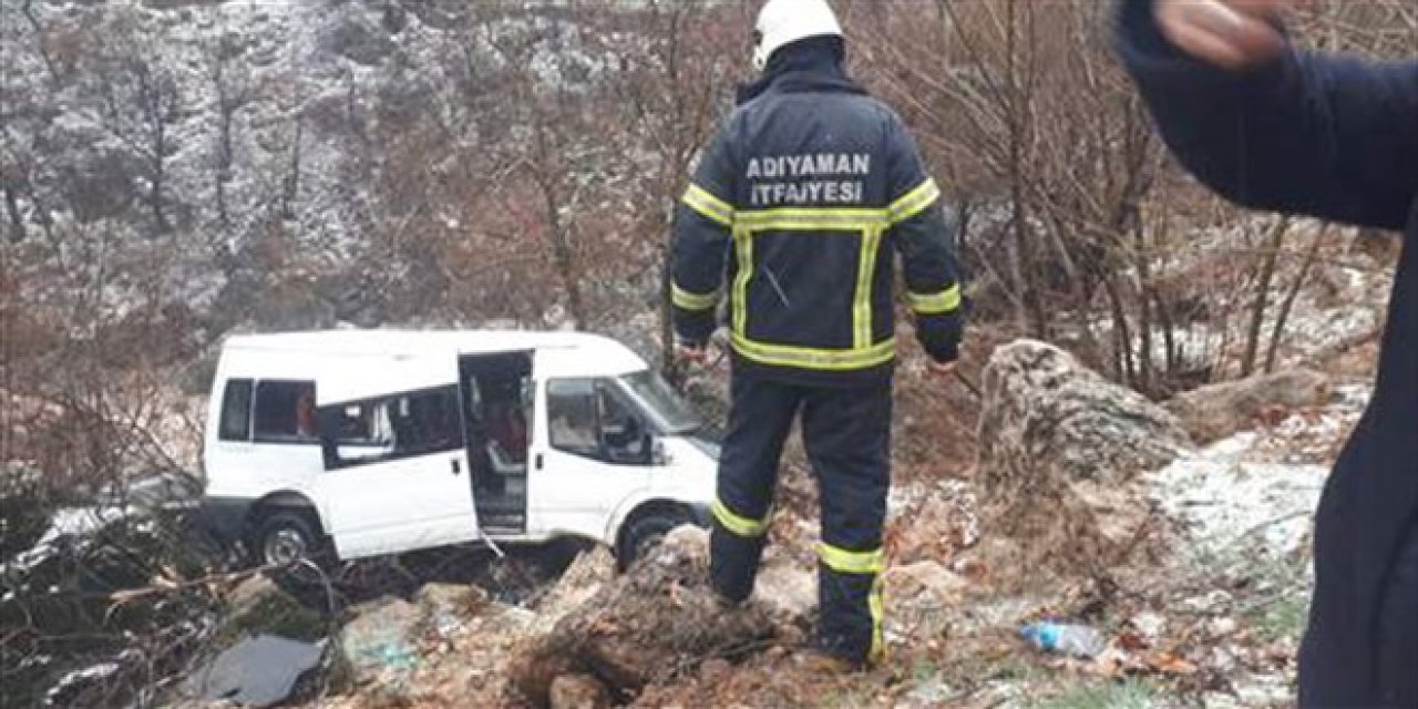 Öğrenci servisi devrildi: 10 kişi yaralandı