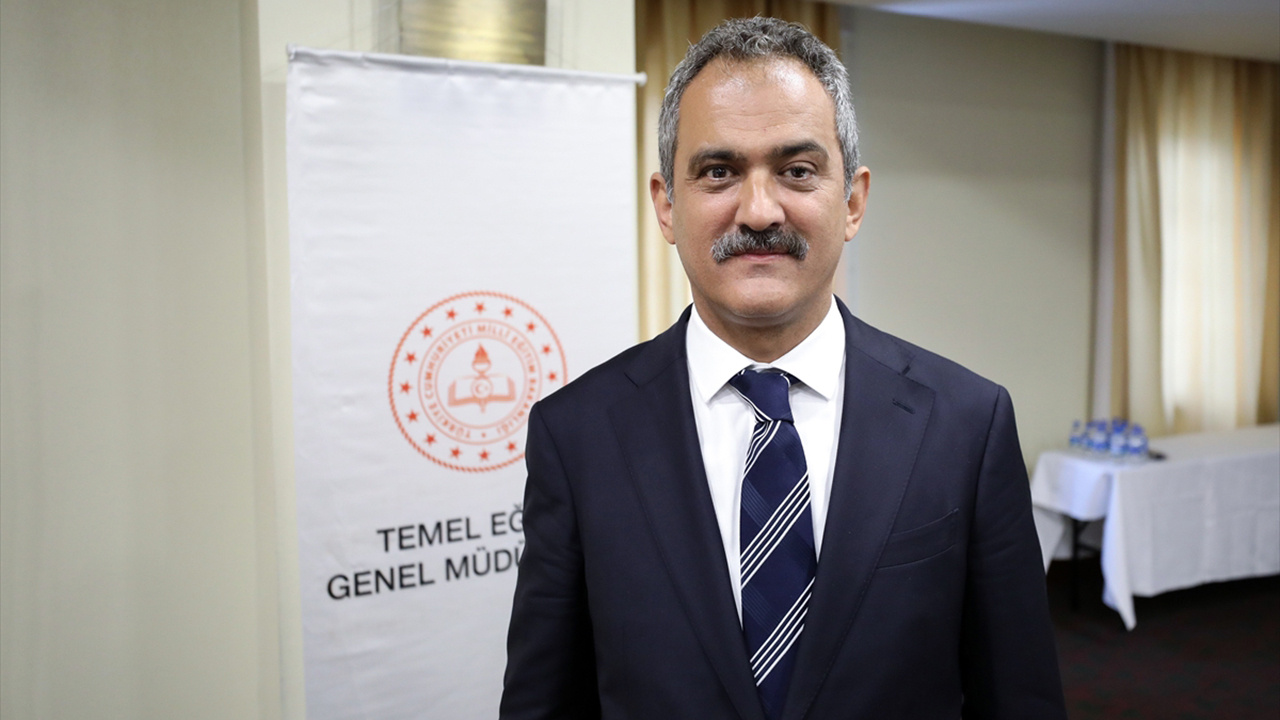 Erdoğan kabineye neşteri vuruyor: Milli Eğitim Bakanı Mahmut Özer'de yolcu.
