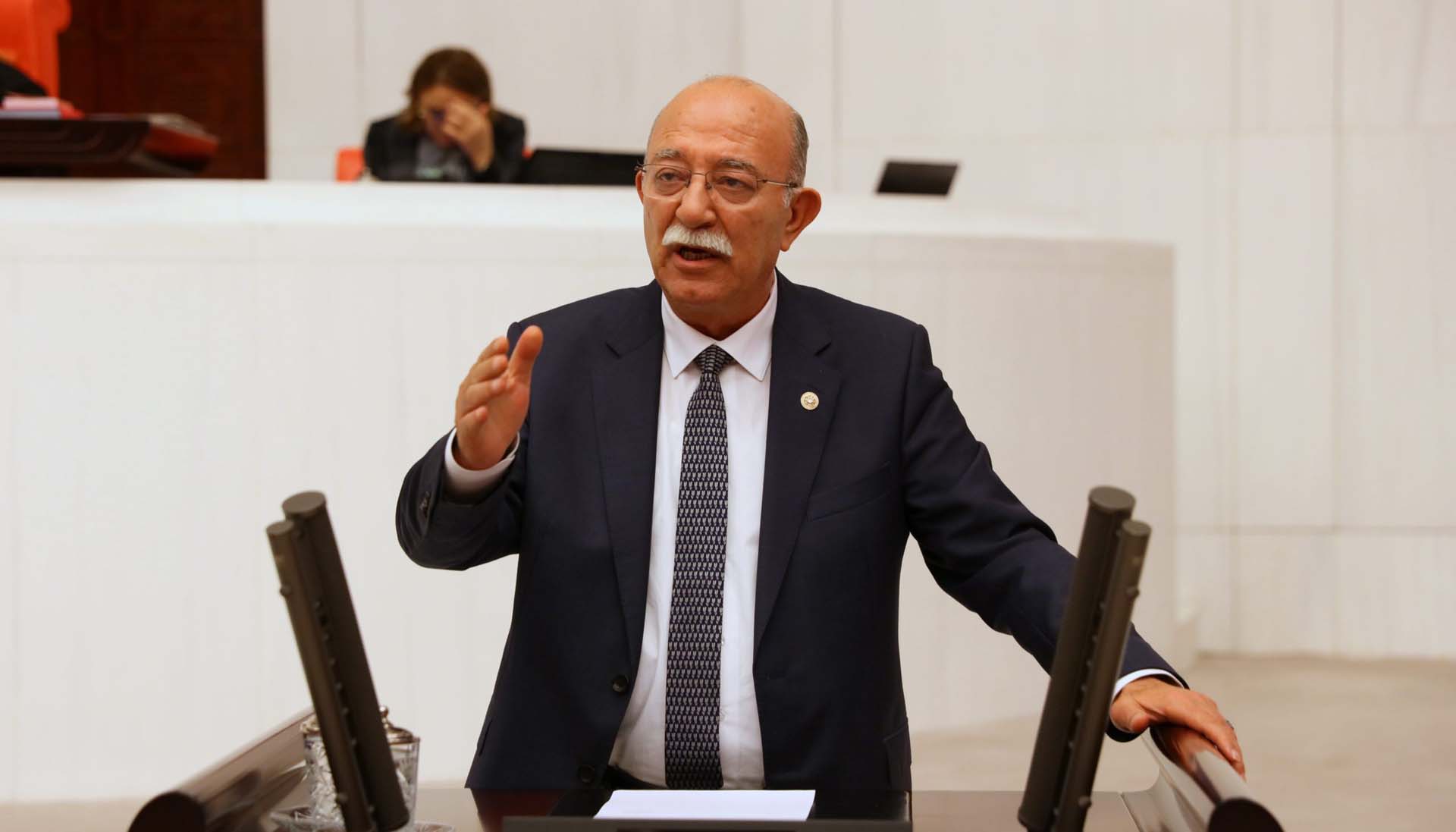 İsmail Koncuk: Öğretmen kirasını ödeyemez halde