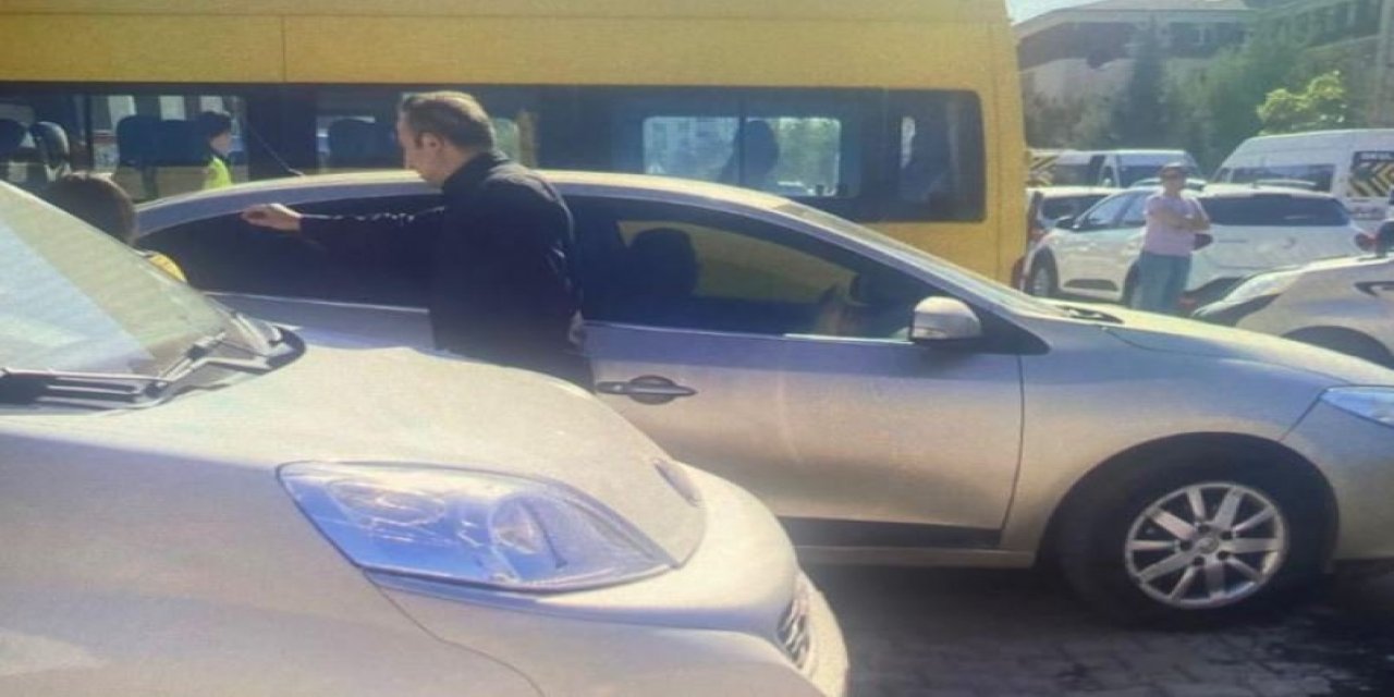 Rektör, devletin aracını okula gitmesi için kızına tahsis etti.Evle Okulun Arası 200 Metre