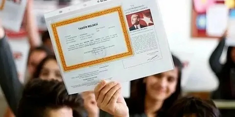 Karne Hediyesi Veren Bankalar 2025: İş Bankası, QNB ve Akbank'tan Öğrencilere Özel Fırsatlar!