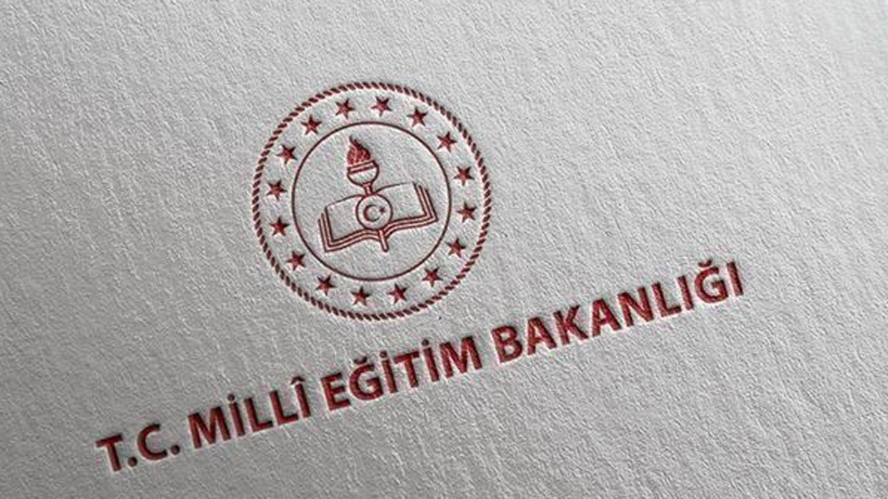 Öğretmenlerin iş bırakmasına dair basın açıklamasında İl Milli Eğitim Müdürlüğü önünde gerginlik yaşandı.