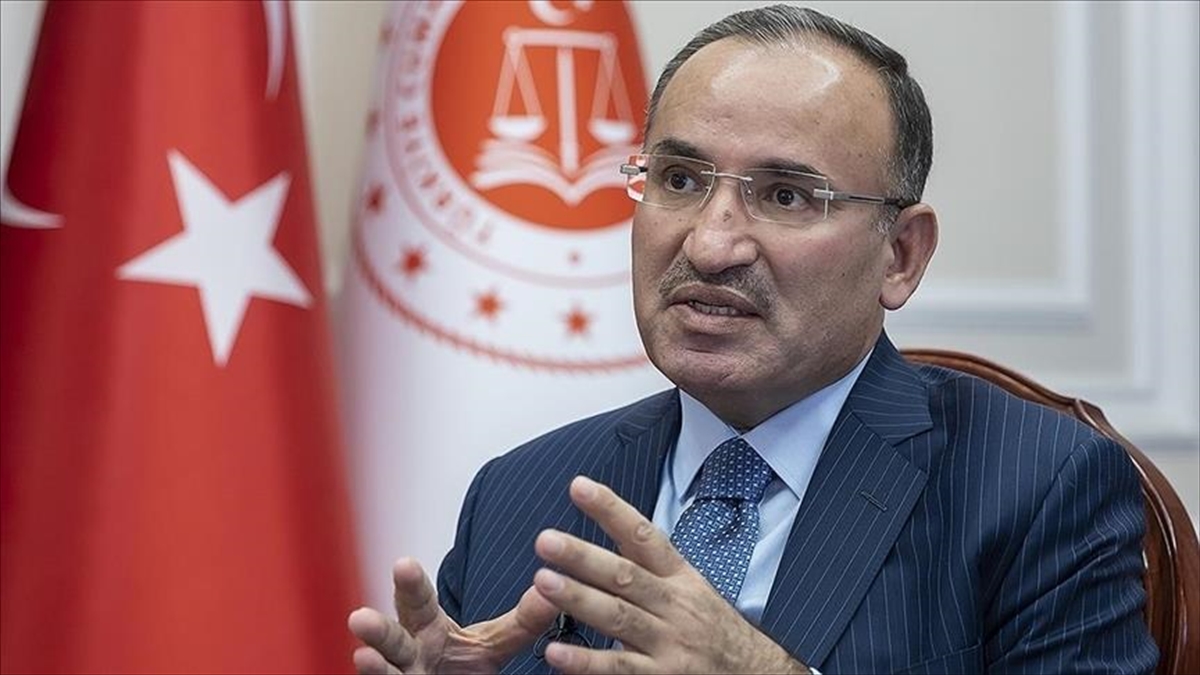 Adalet Bakanı Bekir Bozdağ: Türk Tabipleri Birliğine (TTB) yönelik düzenlemeye ilişkin çalışmalara başlandı.