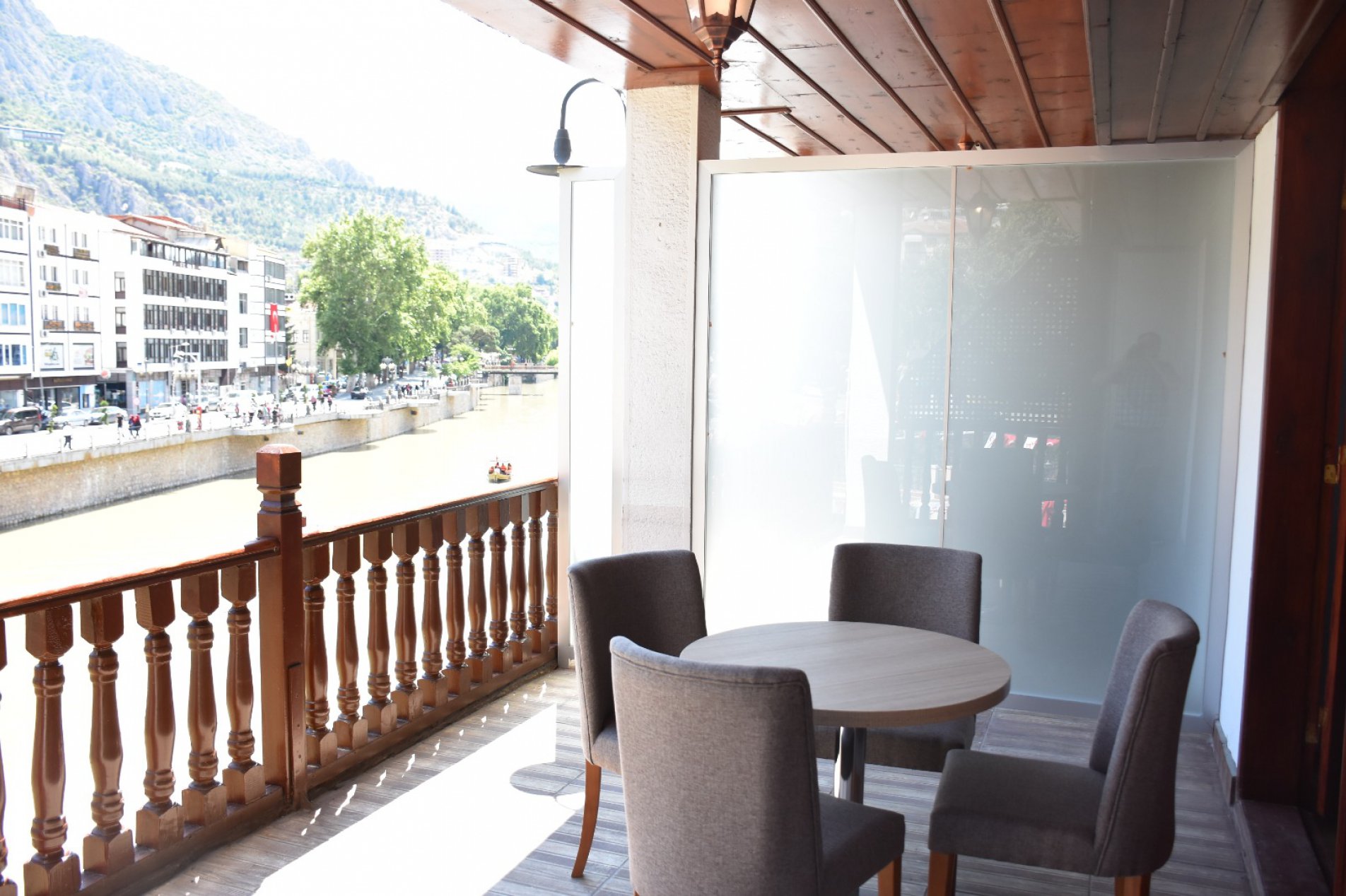 Yaz Tatilinde Öğretmenevleri Yine Dolu: Öğretmenler Neden Yer Bulamıyor?