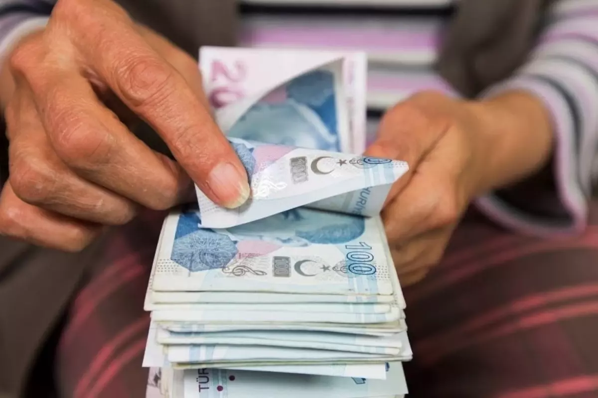 Emekli Maaşları İçin İki Senaryo Ortaya Çıktı: İşte Temmuz Zammına İlişkin Beklentiler