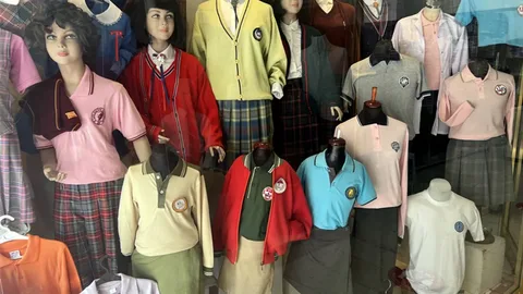 Okul Kıyafetlerinde Dört Yıllık Sabit Dönem Başlıyor: Veliler ve Öğrenciler Rahat Bir Nefes Alacak