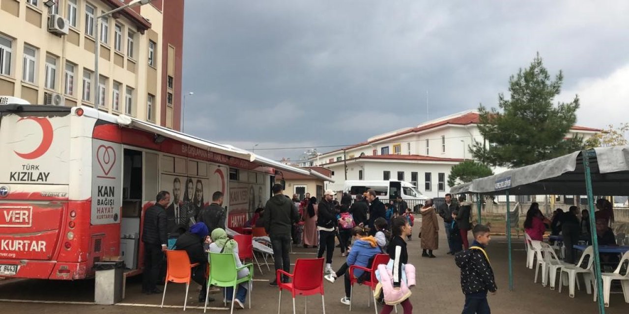 Öğrenci velileri bir günde 142 ünite kan bağışıyla rekor kırdı