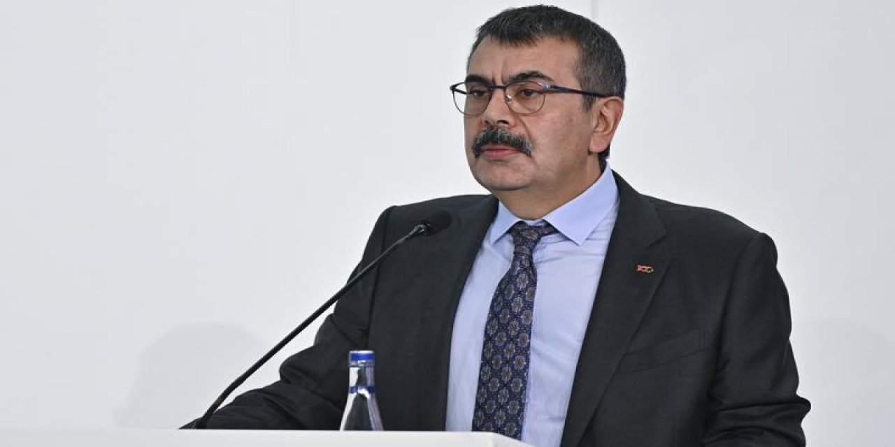 Bakan Tekin: Yeni yüzyılı inşa edecek gençlik için çabalıyoruz