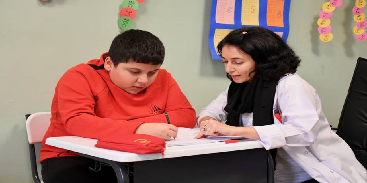 Otizmli Öğrenci, Öğretmeni Sayesinde Jonglör Oldu