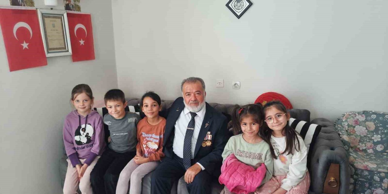 İlkokul öğrencilerinden Kıbrıs Gazisine ziyaret