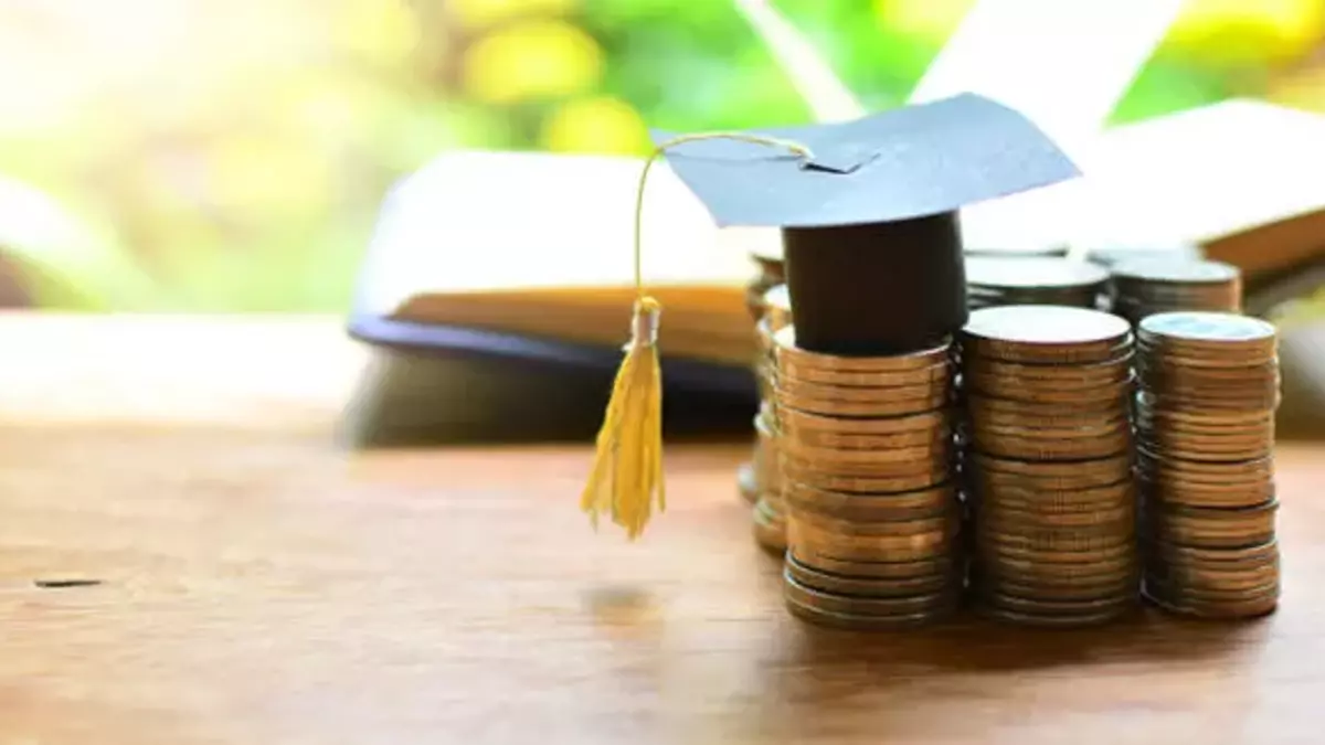 Öğrencilere 100 Bin TL Tek Seferlik Destek, Ayda 40 Bin TL'ye Varan Nakit Burslar ve Yurt Dışı Fırsatları!