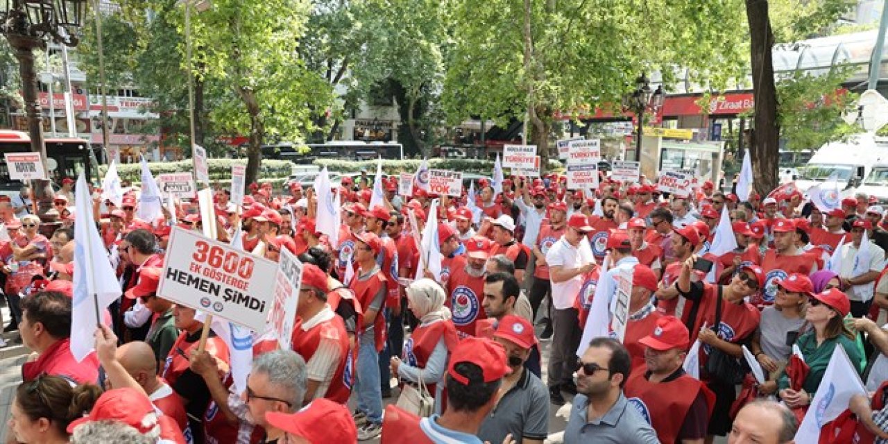 Eğitim-Bir-Sen Yetersiz Zam Teklifini Protesto Etti