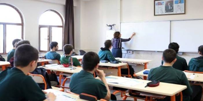 Yeni Eğitim Yılında Bu Branşlarda Ders Saati Azaltıldı: Öğretmenler Norm Fazlası Mı Olacak?