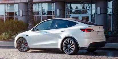 Tesla Model Y Fiyatlarında Değişim: Bazı Modeller Zamlanırken, Bazılarına İndirim Geliyor!