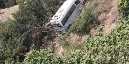 Feci Kaza: Öğrenci Servisi Uçuruma Sürüklendi
