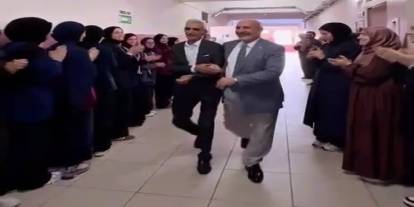 42 Yıllık Öğretmen Sürpriz Törenle Emekliliğe Uğurlandı
