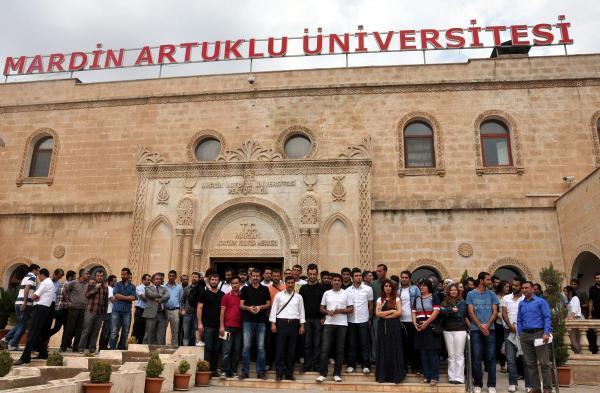 Kürtçe öğretmen adaylarından atama eylemi
