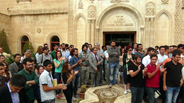 Kürtçe öğretmen adaylarından atama eylemi