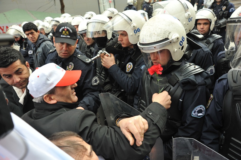 EĞİTİM İŞ’E ANKARA’DA GAZLI MÜDAHALE