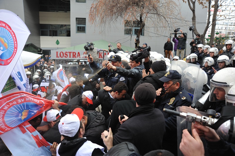 EĞİTİM İŞ’E ANKARA’DA GAZLI MÜDAHALE