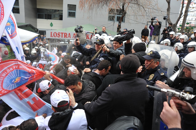 EĞİTİM İŞ’E ANKARA’DA GAZLI MÜDAHALE