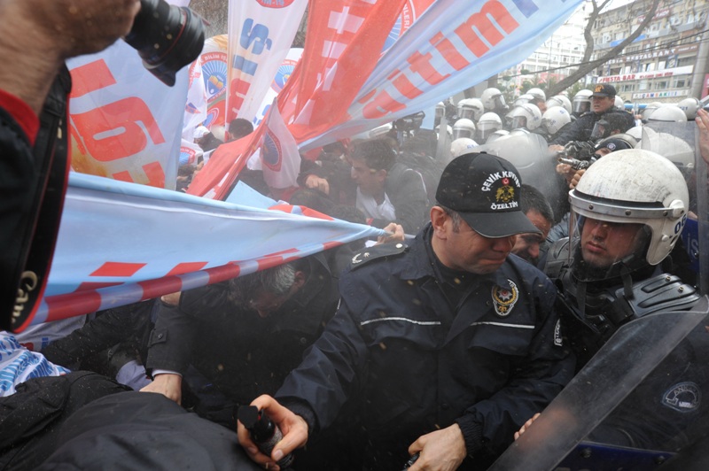 EĞİTİM İŞ’E ANKARA’DA GAZLI MÜDAHALE