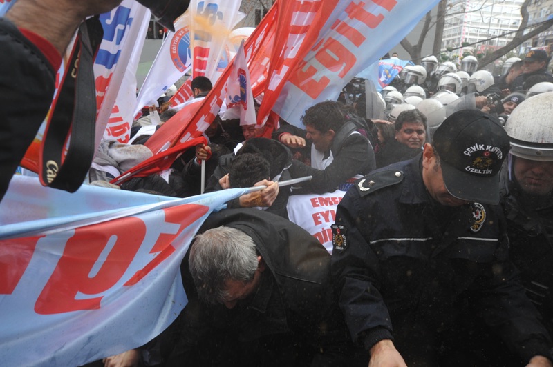 EĞİTİM İŞ’E ANKARA’DA GAZLI MÜDAHALE