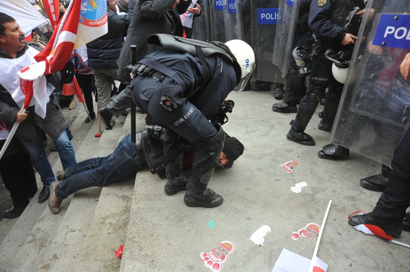 EĞİTİM İŞ’E ANKARA’DA GAZLI MÜDAHALE