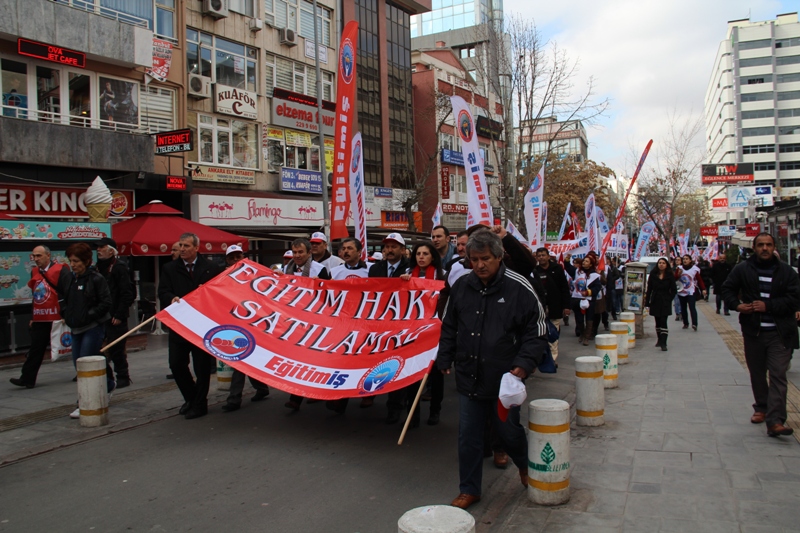 EĞİTİM İŞ’E ANKARA’DA GAZLI MÜDAHALE