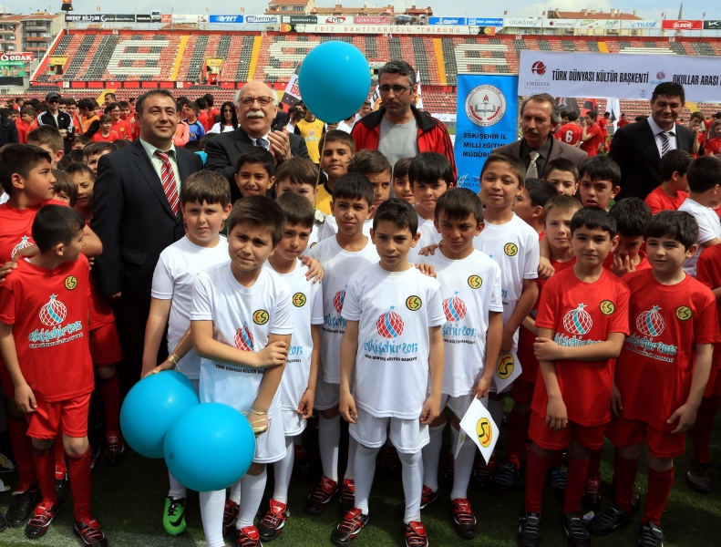 Bakan Avcı, Eskişehir´de Okullar Arası Futbol Turnuvası’nın Açılışını Yaptı