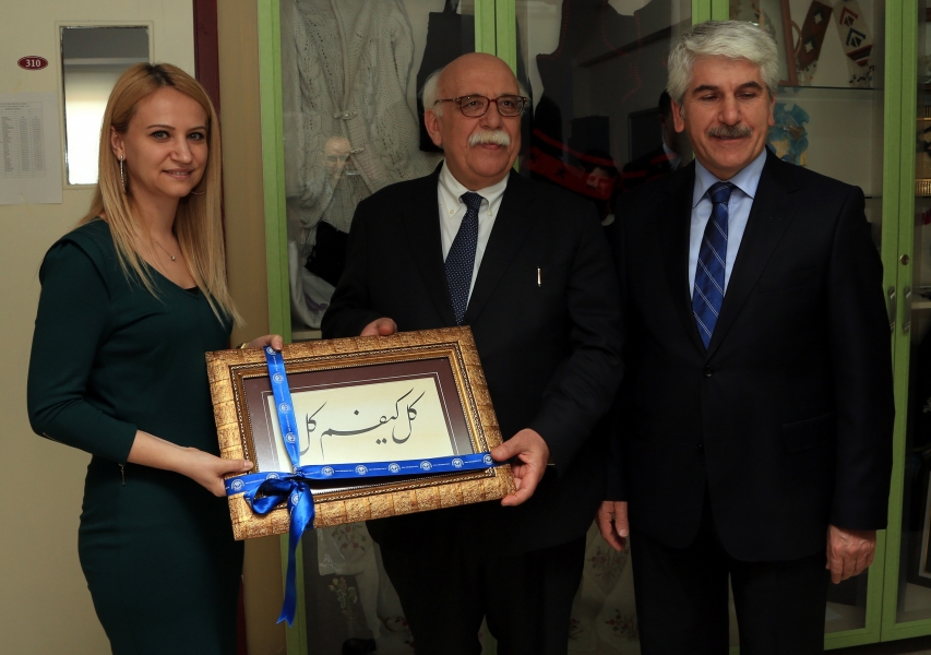 Bakan Avcı, Eskişehir´de Okullar Arası Futbol Turnuvası’nın Açılışını Yaptı