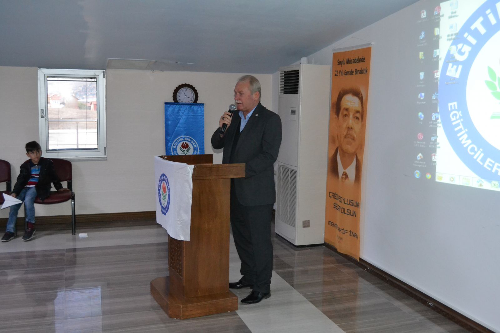 Tarihten ders almalı, oynanan oyunlara karşı uyanık olmalıyız