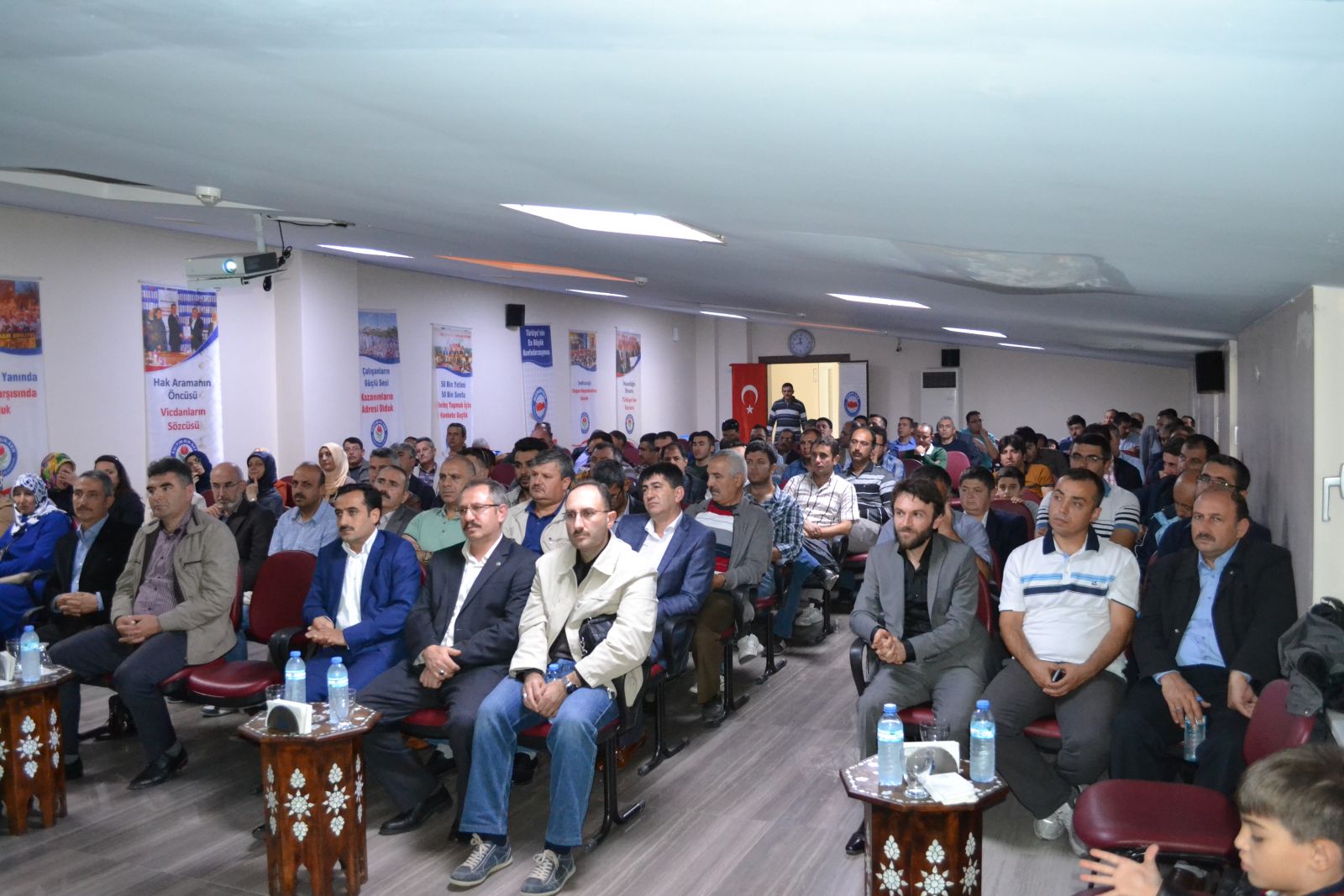 Tarihten ders almalı, oynanan oyunlara karşı uyanık olmalıyız