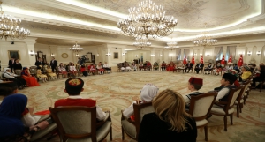 Başbakan Davutoğlu, Bakan Avcı ile birlikte “dünya çocukları“nı kabul etti