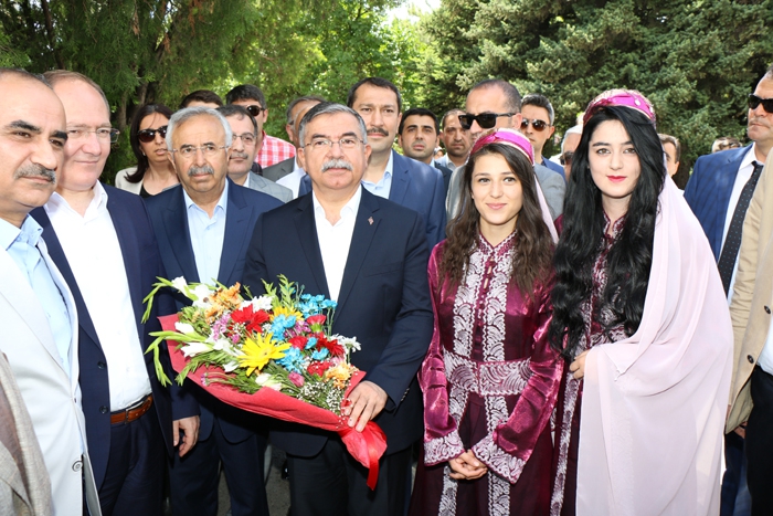 Milli Eğitim Bakanı İsmet Yılmaz; “terörü, yoksulluğu yenmek eğitimle mümkündür.”