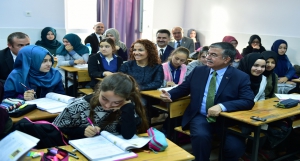 Bakan Yılmaz, Antalya Muratpaşa İmam Hatip Ortaokulunu ziyaret etti