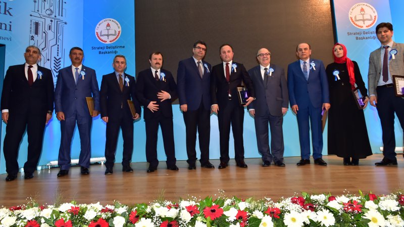 Eğitim ve Öğretimde Yenilikçilik Ödülleri Verildi