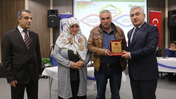 İl Milli Eğitim Müdüründen 15 Temmuz Şehidinin Anne Babasına Plaket