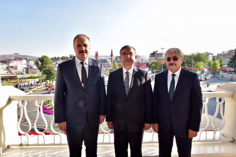 İsmet Yılmaz, Ahmet Eşref Fakıbaba ile birlikte Sivas’ta çeşitli temaslarda bulundu