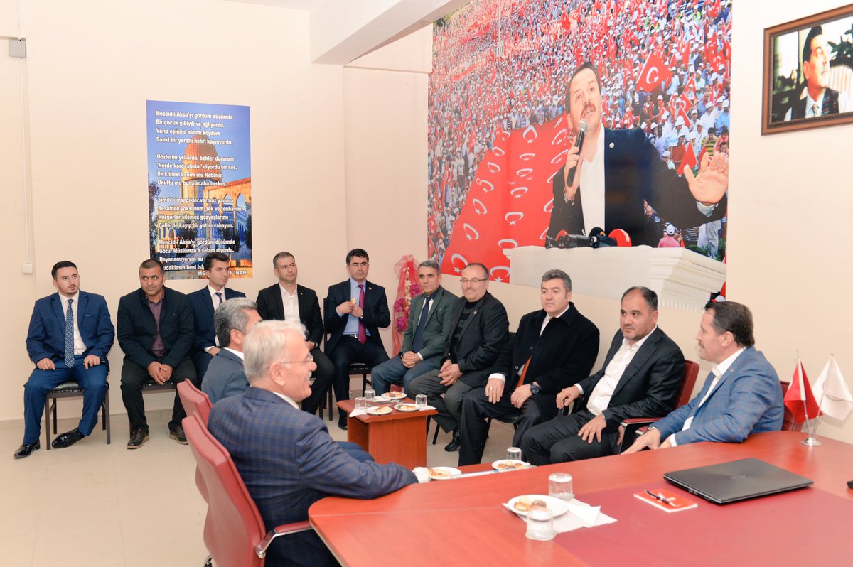 Öğretmeni örseleyen her yaklaşımın karşısındayız