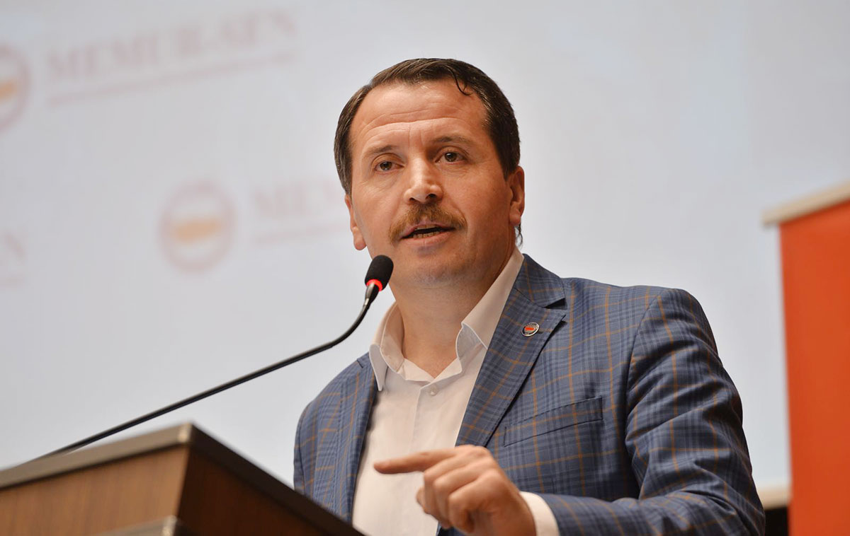 Öğretmeni örseleyen her yaklaşımın karşısındayız