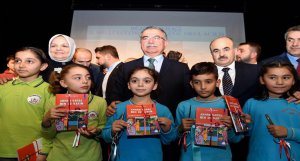 Bakan Yılmaz, "Annem Varsa Ben de Varım Kitap Okuma Projesi" tanıtım toplantısına katıldı