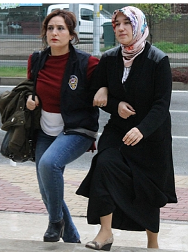 FETÖ'den aranan kadın öğretmen yakalandı