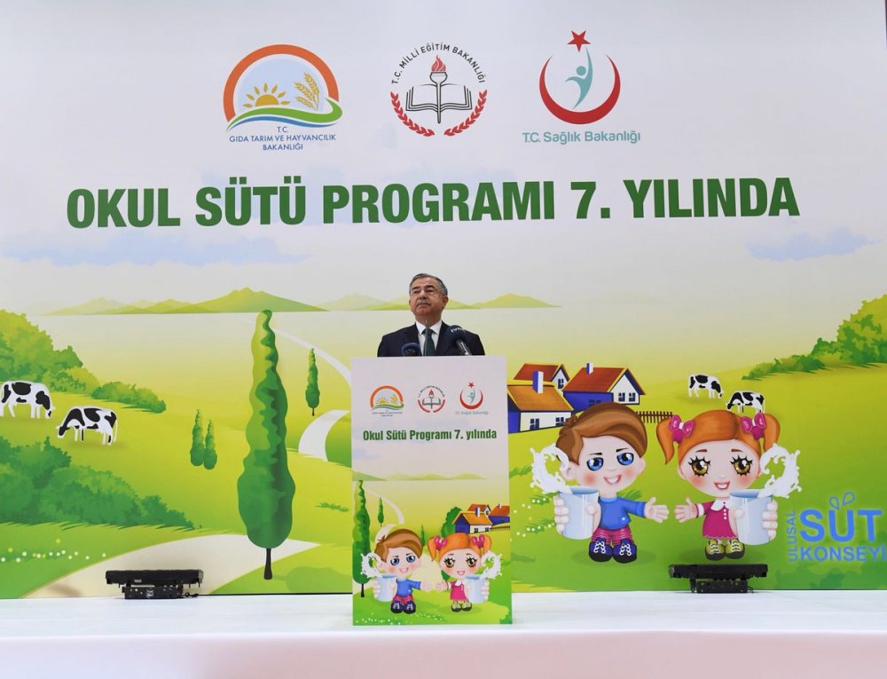 Bakan Yılmaz Ankara'da Okul Sütü Dağıtımına Katıldı